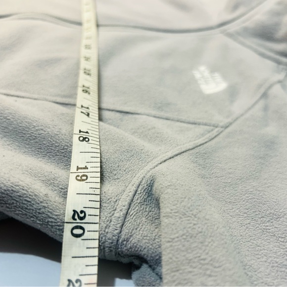The North Face Light Gray Fleece Jacket - Picture 5 of 13